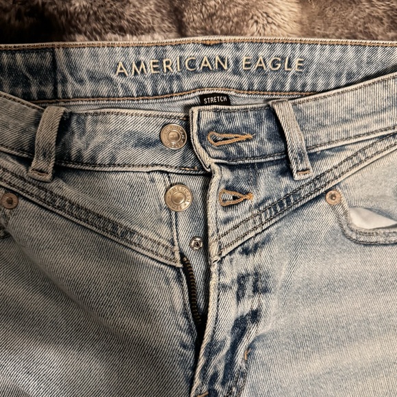 AMERICAN EAGLE LIGHT WASH MOM JEANS SIZE 4 - Picture 4 of 4